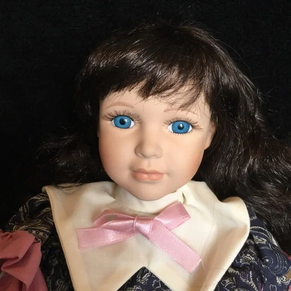 VINTAGE Porcelain Doll - Picture 10 of 16